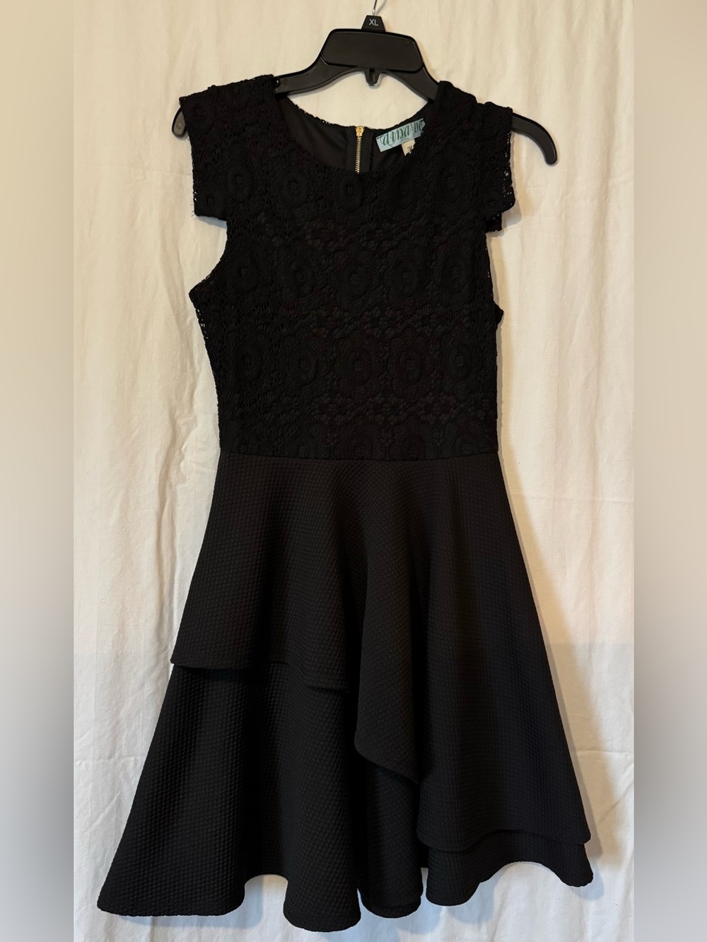 Black Lace & Textured Skater Dress – Medium